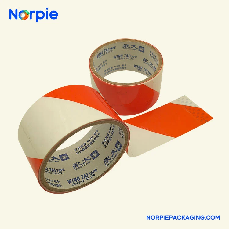 Červená a bílá výstražná páska